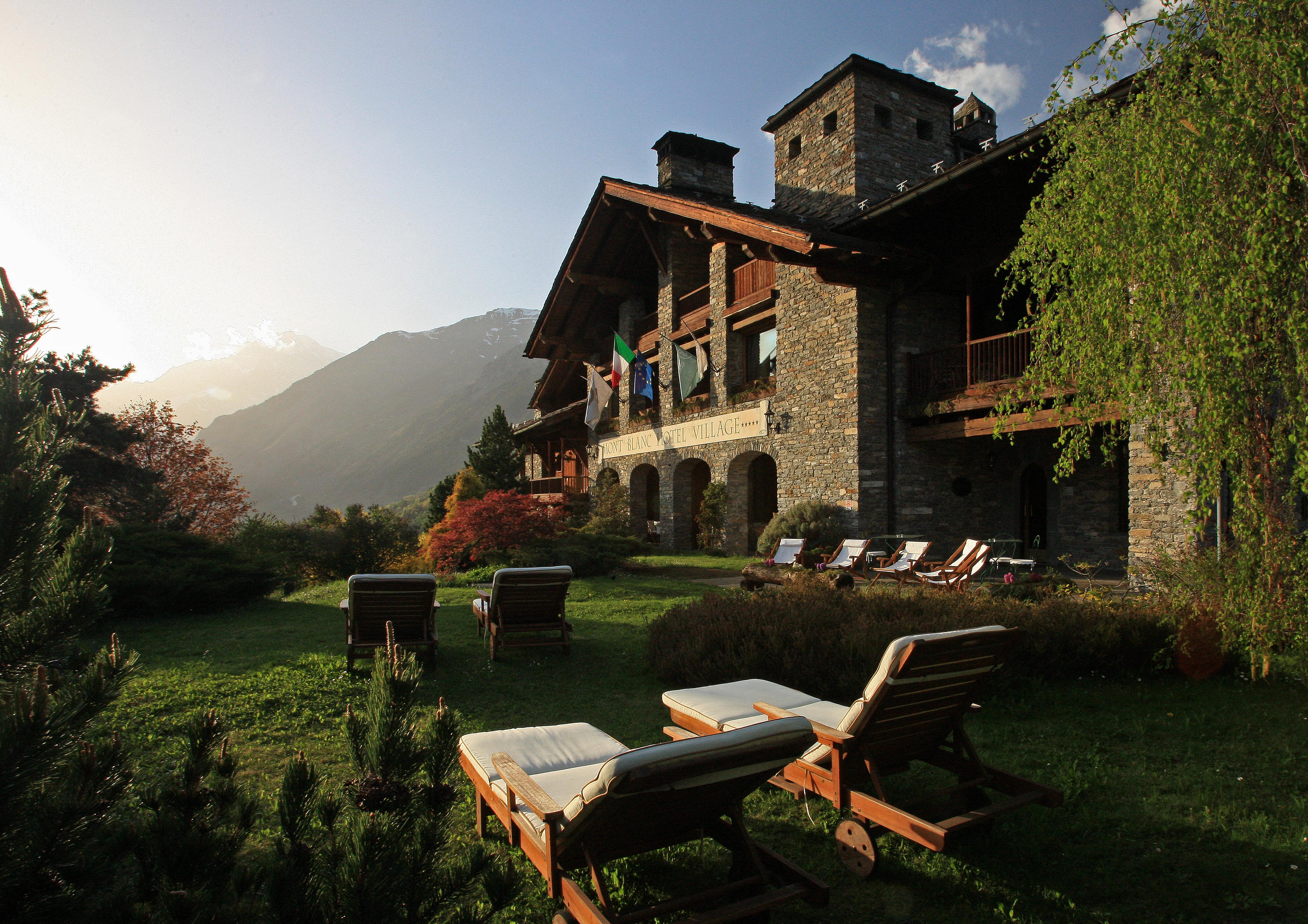 Relais Mont Blanc Hotel & Spa La Salle Bagian luar foto