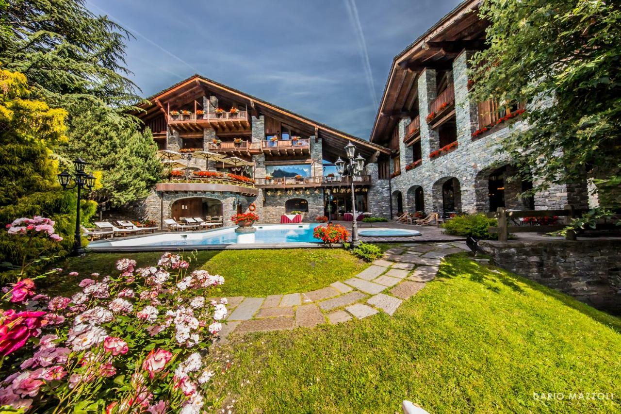 Relais Mont Blanc Hotel & Spa La Salle Bagian luar foto